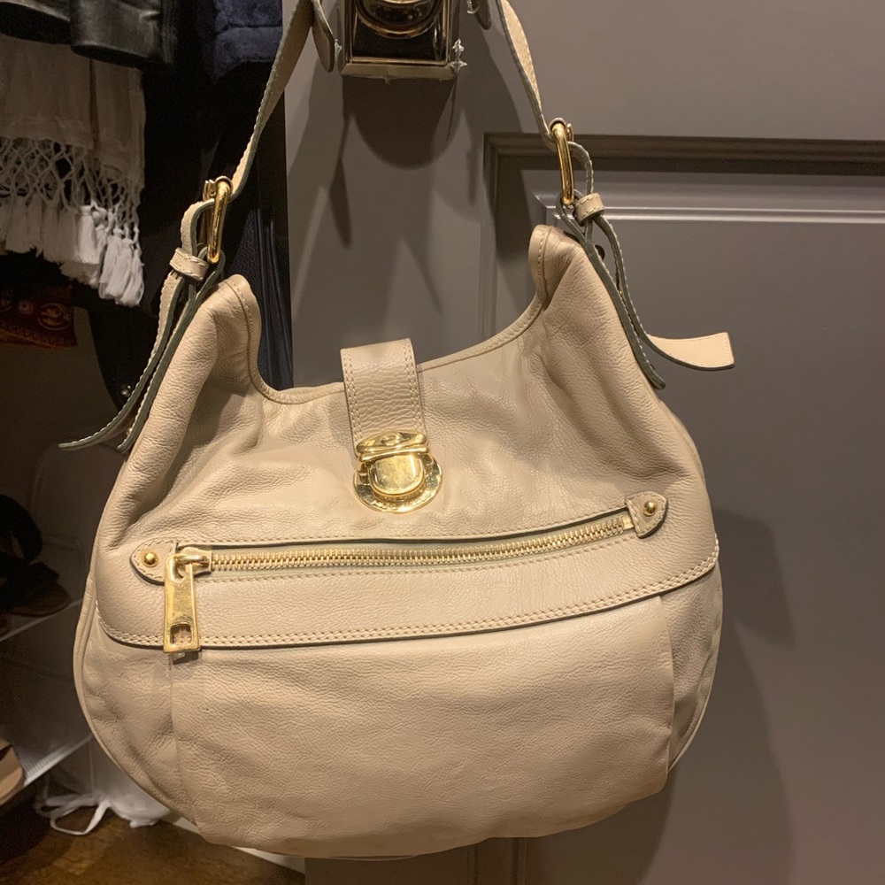 💯Authentic Marc Jacobs Hobo Bag in Beige - Picture 1 of 8